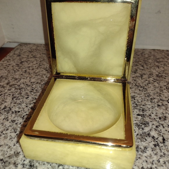 Genuine Alabaster VIOLETS Square Shape Trinket Box. Made in Italy Vntg. 80s NEW. - Picture 5 of 8